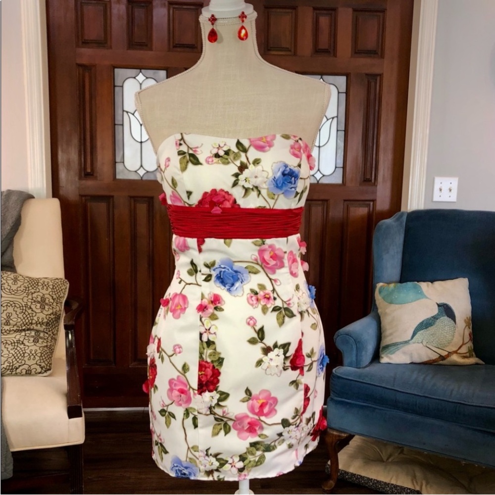 ❗️SOLD❗️Size 6 Sherri Hill Floral cocktail
